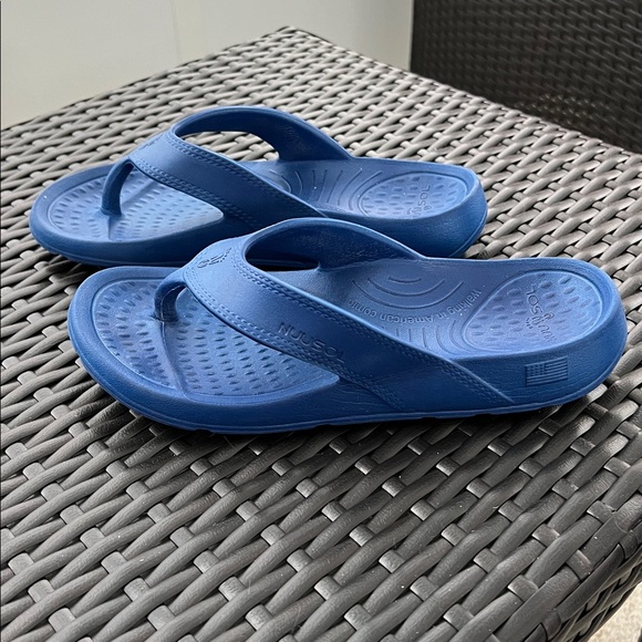 Nuusol Blue Flip Flops. Made in the USA - Picture 2 of 4